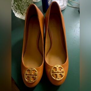 Tory Burch Chelsea wedge. Size 7. Tan leather.